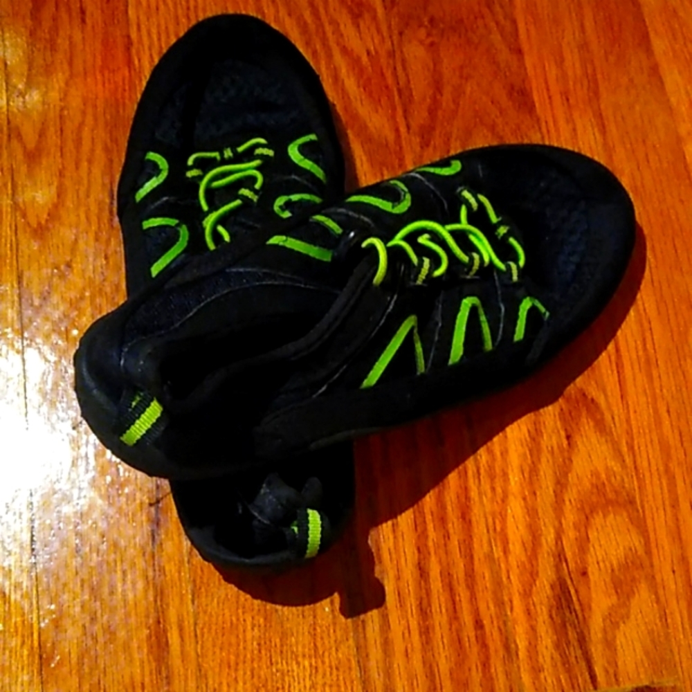 Swim shoes for kids size 3 green and black